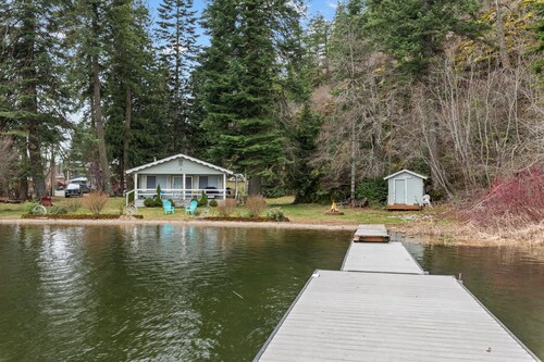 Lower Twin Lakes - Classic Lakefront Cabin