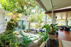 Terrace/patio - Peaceful 3 Bedroom Pool Villa 15 mins to the Beach (Tambon Thep Krasatti)