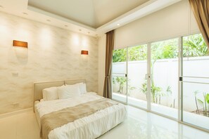 3 bedrooms, free WiFi, bed sheets - Peaceful 3 Bedroom Pool Villa 15 mins to the Beach (Tambon Thep Krasatti)