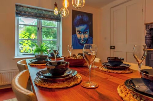 Cottage Retreat near Ironbridge - World Heritage Site: Walks, Fireplace & Garden