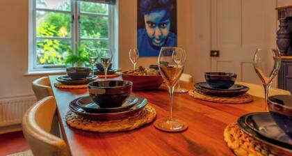 Cottage Retreat near Ironbridge - World Heritage Site: Walks, Fireplace & Garden