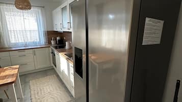 Microonde, forno, piano cottura, lavastoviglie