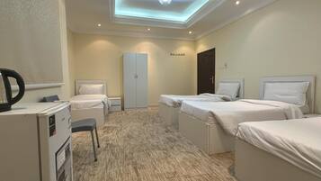 Family Single Room, Multiple Beds | Free WiFi