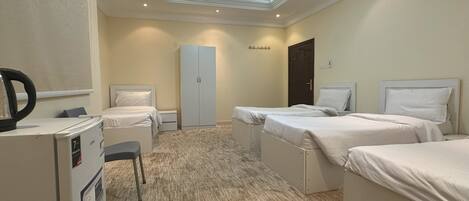 Family Single Room, Multiple Beds | Free WiFi