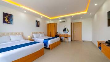 Kolmen hengen perhehuone, parveke, vuoristonäköala | Ilmainen Wi-Fi