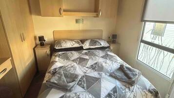 3 bedrooms, iron/ironing board, Internet, bed sheets