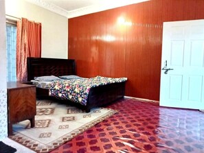 Soundproofing, iron/ironing board, free WiFi - Gold N Silver Inn  (Nathia Gali)