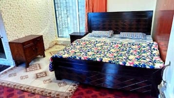 Deluxe Double Room, Mountain View | Soundproofing, iron/ironing board, free WiFi