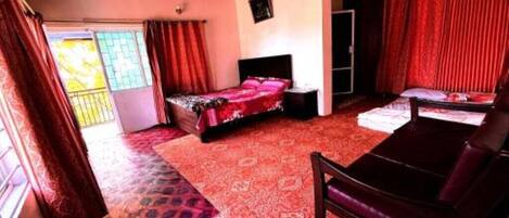Soundproofing, iron/ironing board, free WiFi