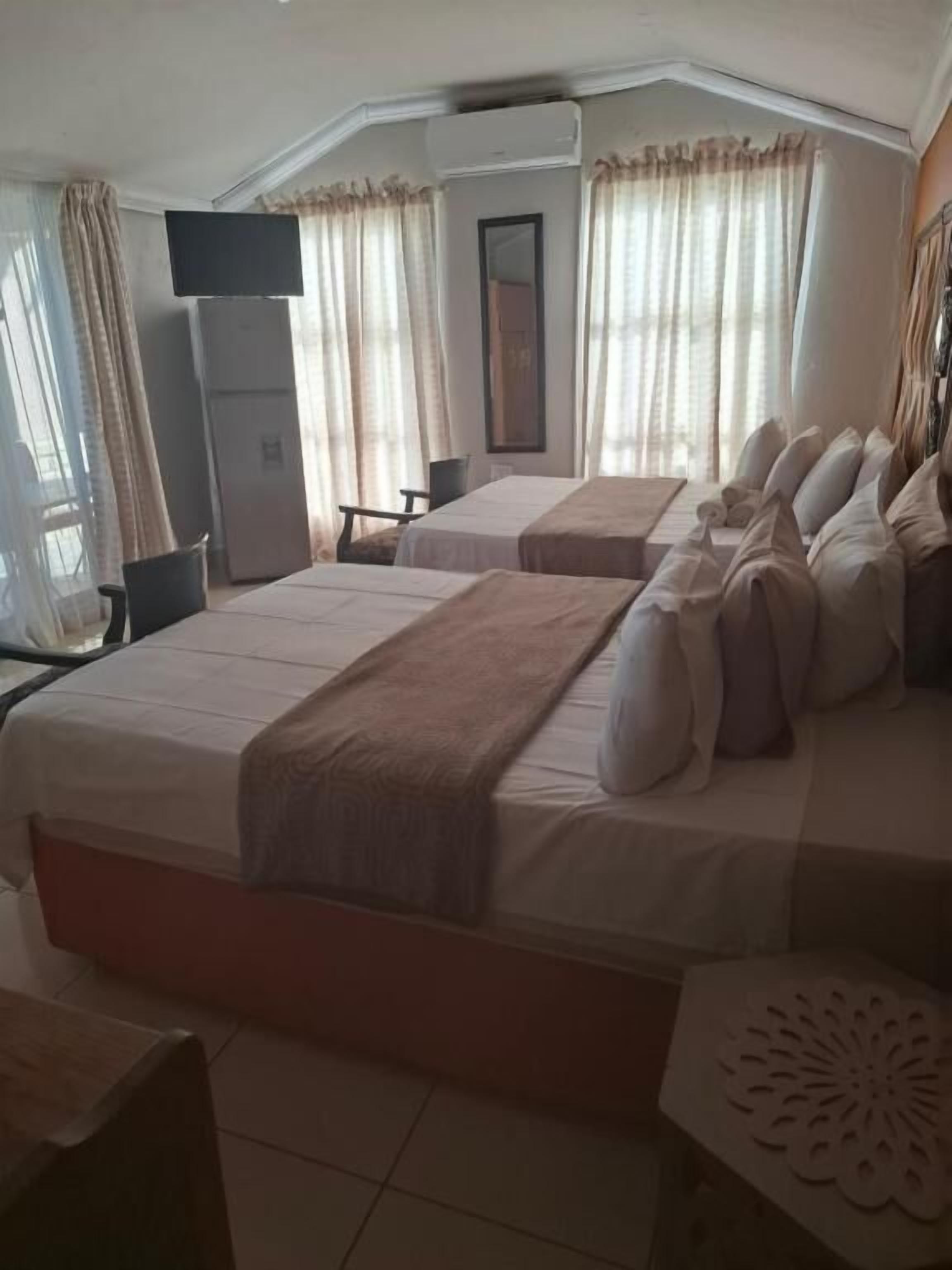 Quarto quádruplo standard, vista para o jardim