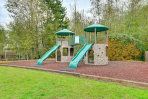 Children’s area - 4BR Home @Redmond | 5 Mins Microsoft & Tech Hubs (Redmond)