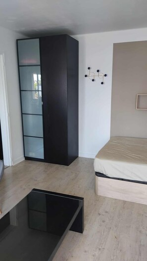 1 bedroom, iron/ironing board, bed sheets - Comfortable apartment (Douarnenez)