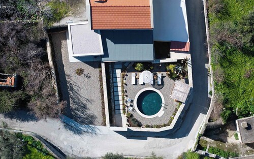 SunKeramos Retreat -Free*Heated Pool Private Villa