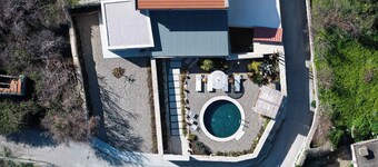 SunKeramos Retreat -Free*Heated Pool Private Villa