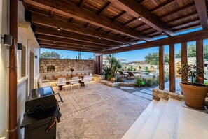 Outdoor dining - SunKeramos Retreat -Free*Heated Pool Private Villa (Phylaki)