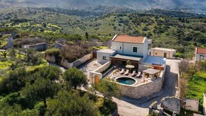 A villa with a swimming pool, stone walls, and a view of mountains. - SunKeramos Retreat -Free*Heated Pool Private Villa (Phylaki)