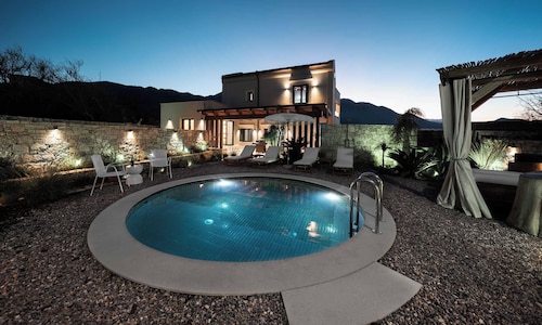 SunKeramos Retreat -Free*Heated Pool Private Villa