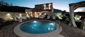 SunKeramos Retreat -Free*Heated Pool Private Villa