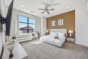 3 bedrooms, iron/ironing board, WiFi, bed sheets - Luxury 3Bed/3.5Bath Townhome 10 Minutes from Downtown HTX (Houston)