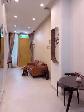 Interior - Entire house, 5BR+1 Loft, near beach, Han Market (Đà Nẵng)