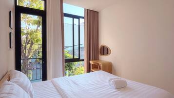 Iron/ironing board, WiFi, bed sheets