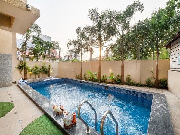 House | Pool