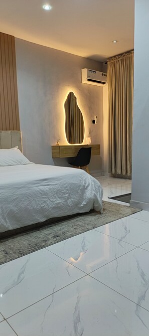 3 室のベッドルーム、アイロン / アイロン台、WiFi、ベッドシーツ