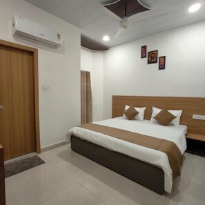 Deluxe Triple Room, City View - HOotel Golden Oak-5 min from temple (Amritsar)
