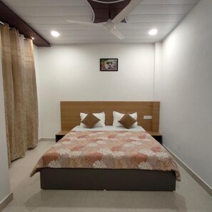 Deluxe Triple Room, City View - HOotel Golden Oak-5 min from temple (Amritsar)