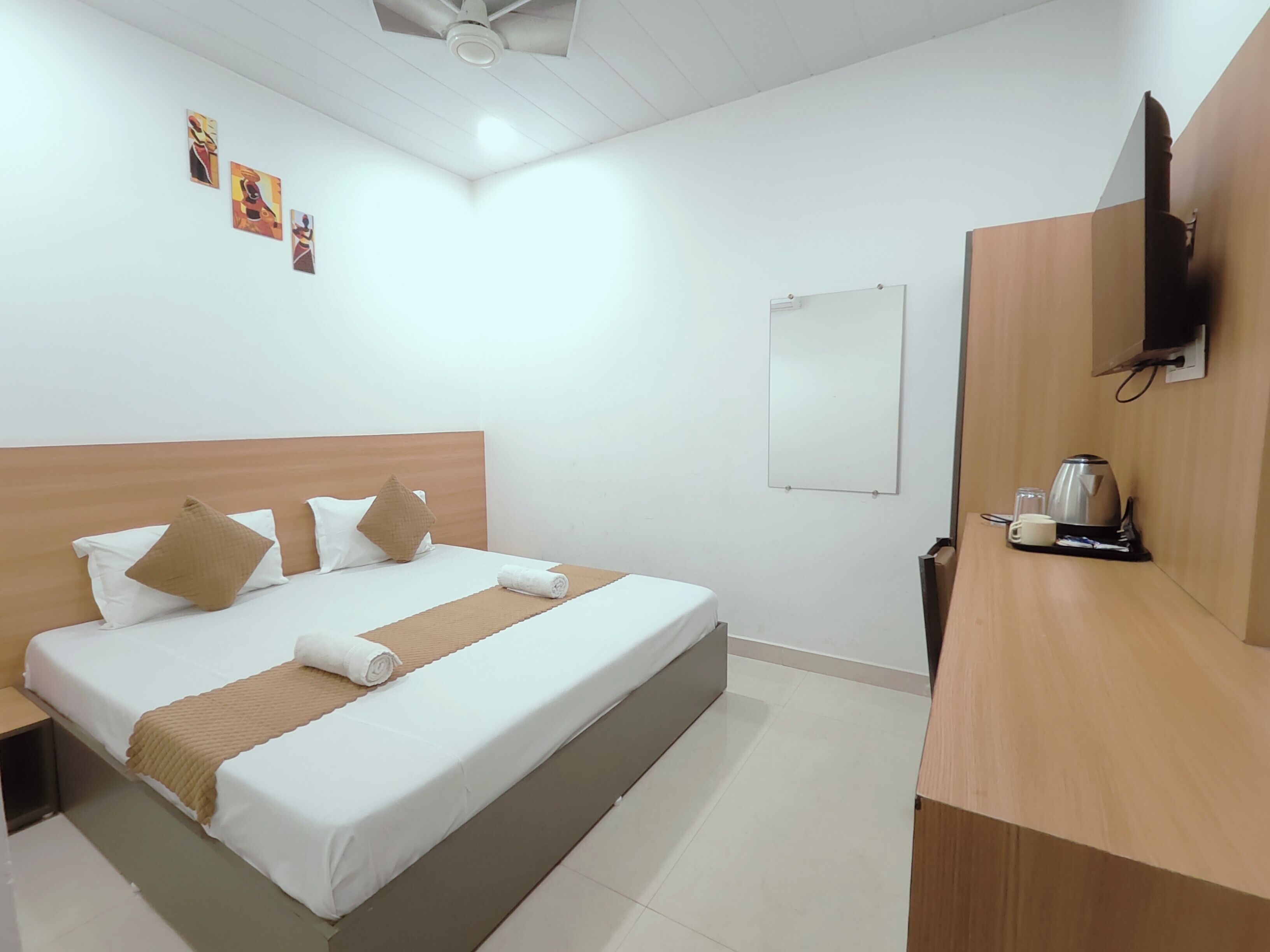 Kamar Double Deluks | Setrika/meja setrika dan Wi-Fi gratis