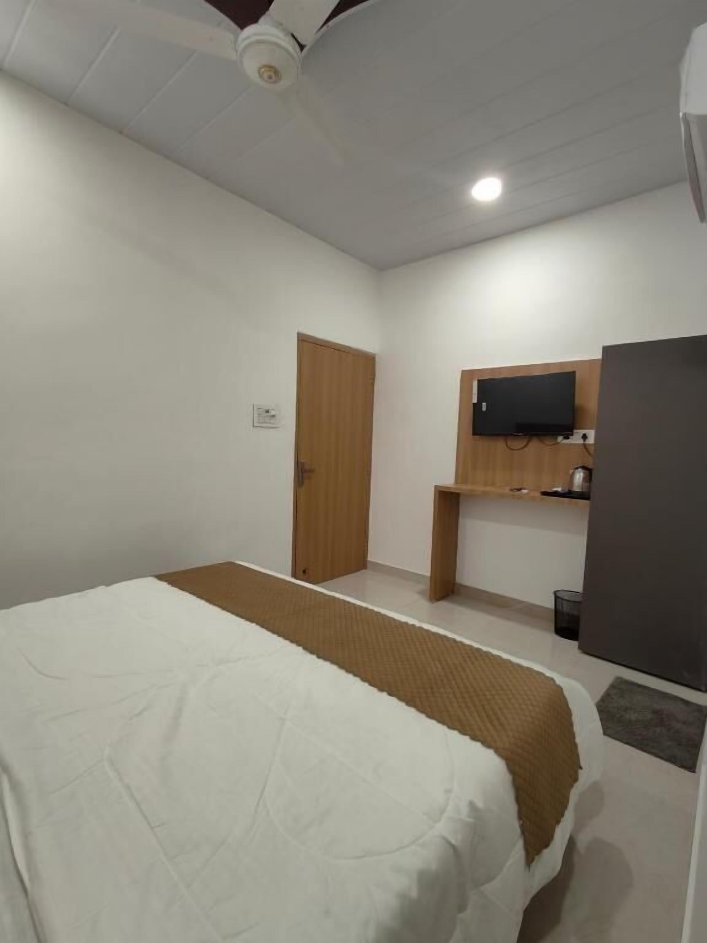 Phòng 3 Deluxe, quang cảnh thành phố | Bàn ủi/dụng cụ ủi quần áo, truy cập Internet không dây miễn phí 