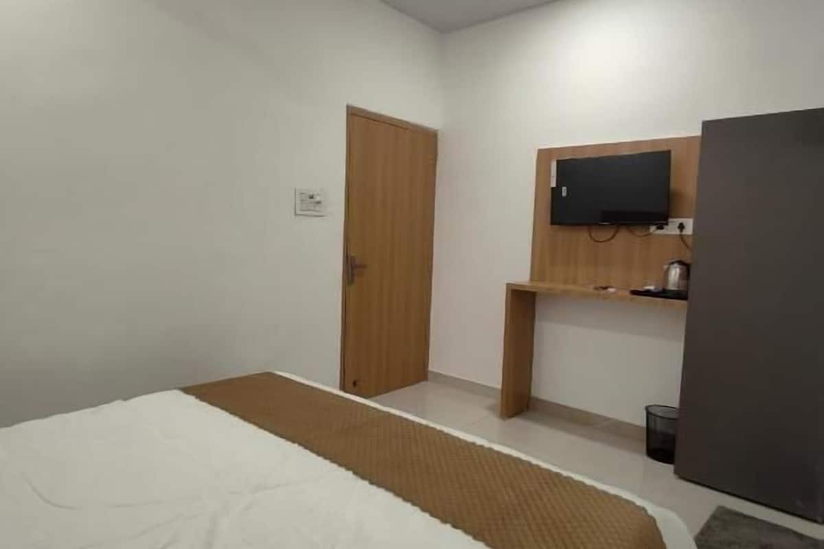 Phòng 3 Deluxe, quang cảnh thành phố | Bàn ủi/dụng cụ ủi quần áo, truy cập Internet không dây miễn phí