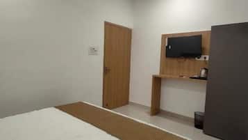 Kamar Triple Deluks, pemandangan kota | Setrika/meja setrika dan Wi-Fi gratis