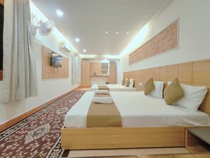 Exclusive Quadruple Room - Hotel Golden Oak Near Golden Temple (Amritsar)