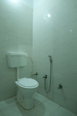 シャワー、ヘアドライヤー、タオル、石鹸