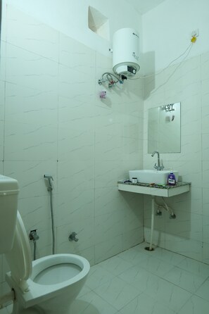 シャワー、ヘアドライヤー、タオル、石鹸