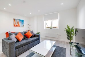 Living area - Luxurious 1 Bed Serviced Apt. 01 with Wi-Fi (Corby)
