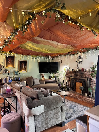 1 room available in home