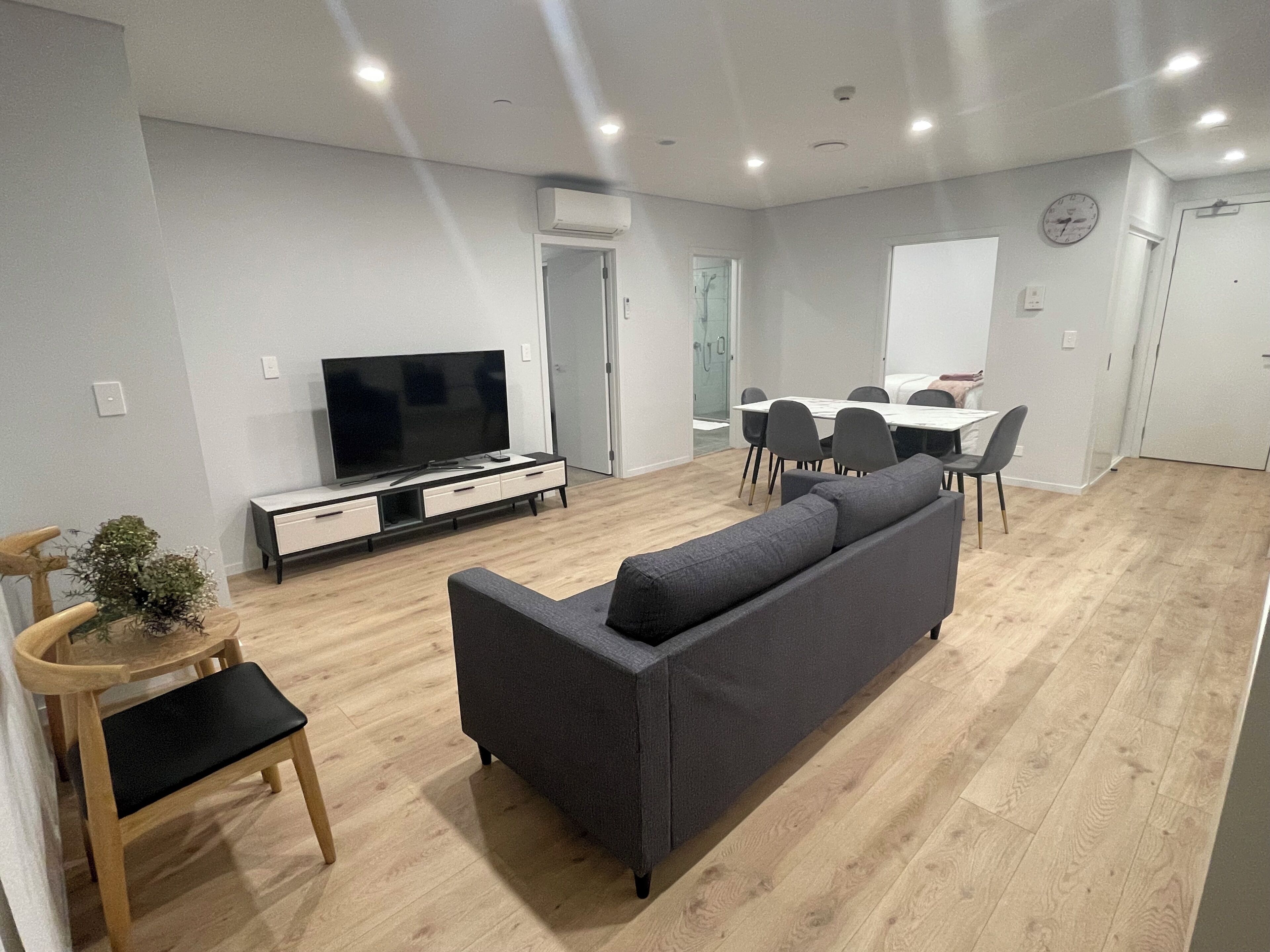 Central Albany, Popular Modern 3 Beds +1 Carpark Apartment - Auckland