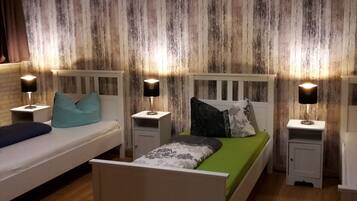 Doppel- oder Zweibettzimmer