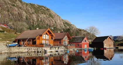 The pearl of the Lysefjord - the boathouse at Prekestolen