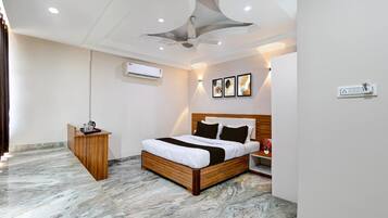 1 bedroom, desk, bed sheets