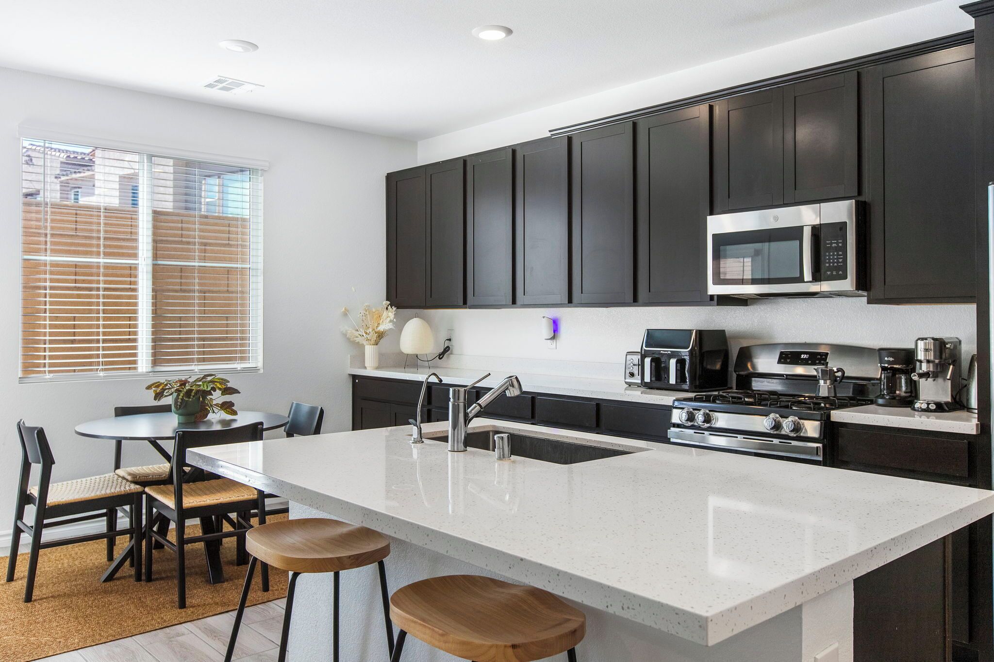 Microonde, forno, piano cottura, lavastoviglie