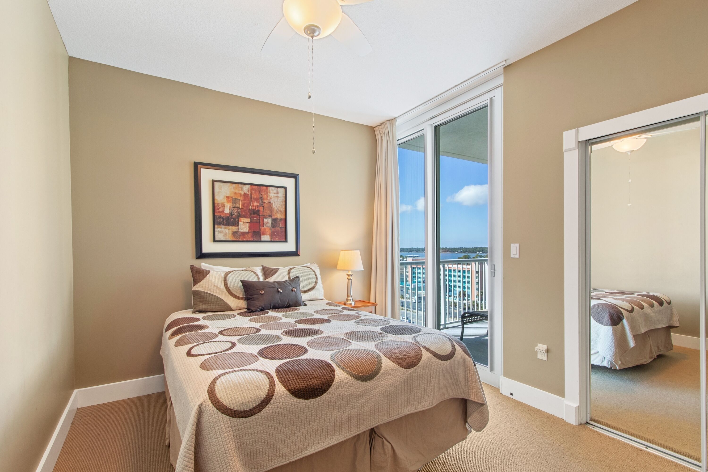 Signature appartement, 3 slaapkamers, balkon, uitzicht op het strand | Individueel gedecoreerd, individueel gemeubileerd