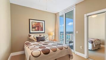 Signature appartement, 3 slaapkamers, balkon, uitzicht op het strand | Individueel gedecoreerd, individueel gemeubileerd