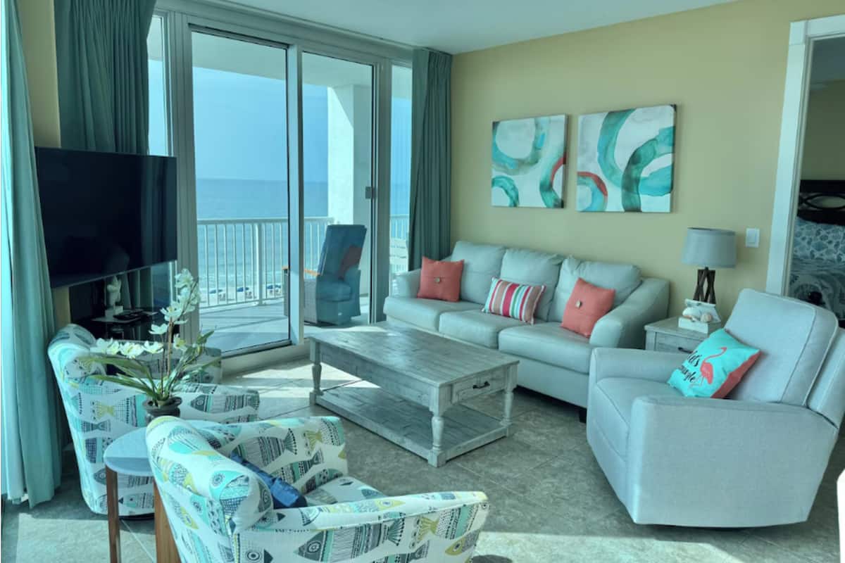 Appartamento familiare, balcone, vista spiaggia | Soggiorno | Smart TV 32 pollici con canali digitali