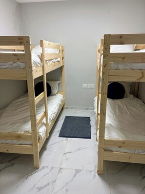 2 sovrum, internet och sängkläder
