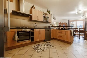 Unclassified image, 3 of 20, button