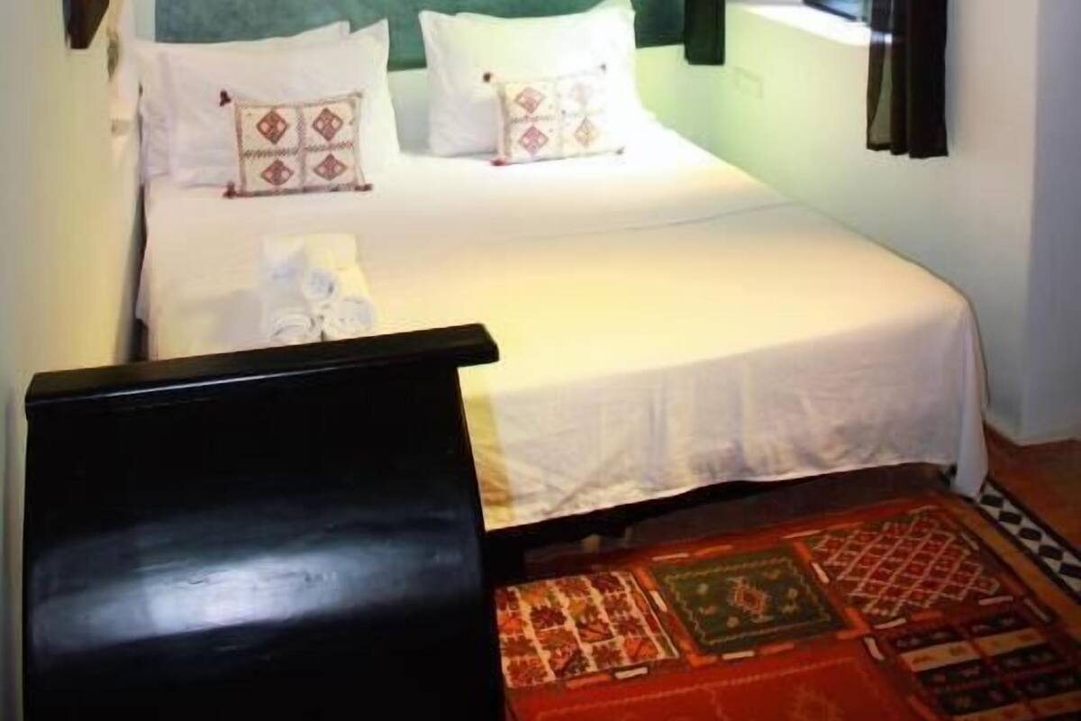 Kamar Double Superior, kamar mandi pribadi, pemandangan halaman