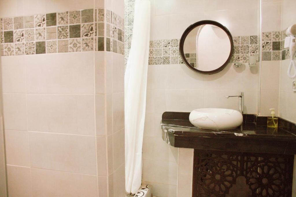 Tweepersoonskamer, uitzicht op de binnenplaats